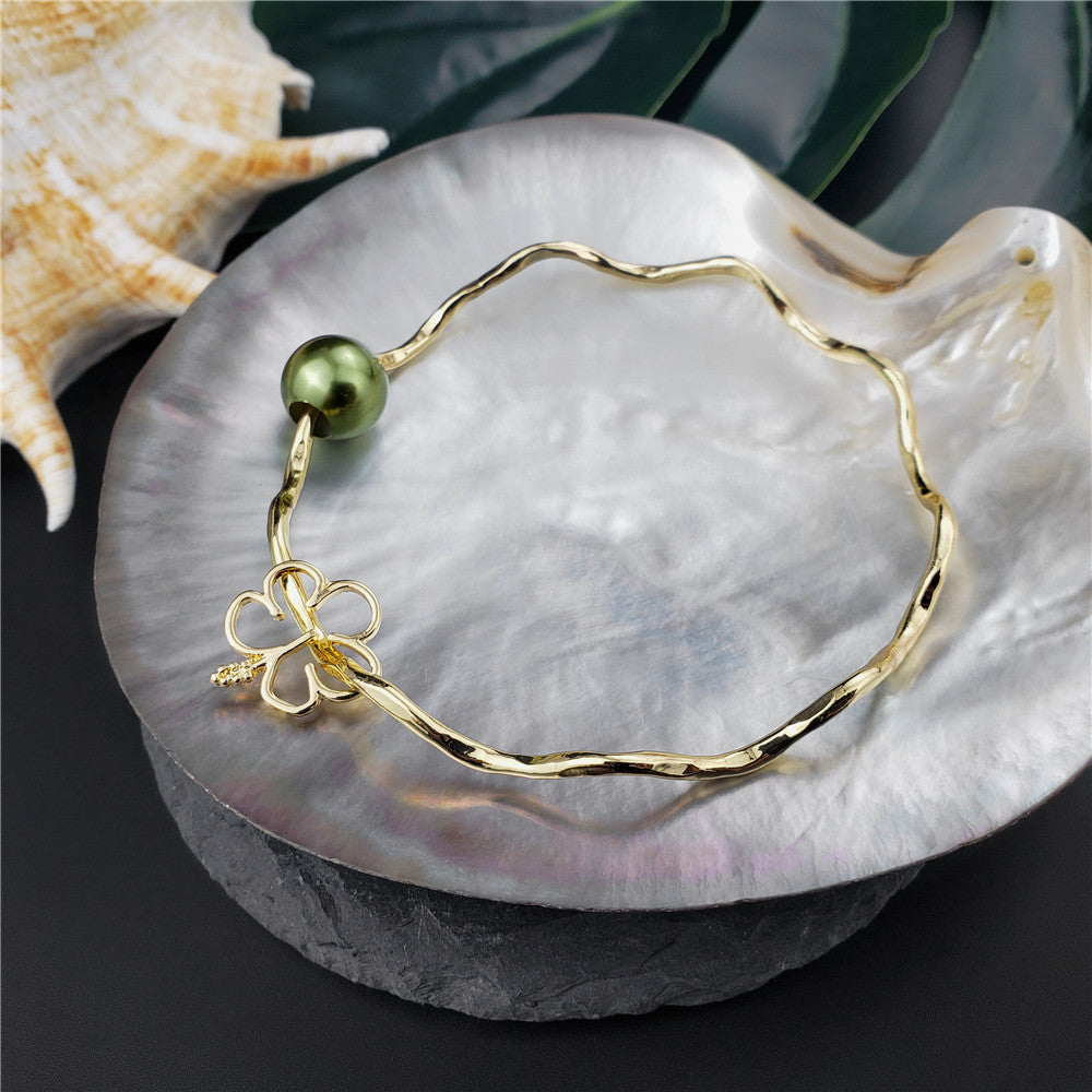 Wavy Bracelet With A Pearl & Charm In Different Styles And Colors