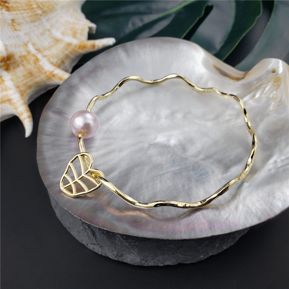 Wavy Bracelet With A Pearl & Charm In Different Styles And Colors