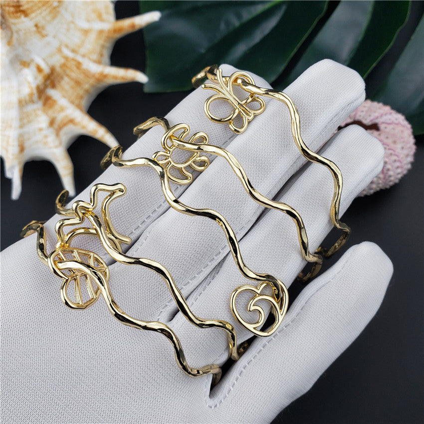 Wavy Bracelet With A Pearl & Charm In Different Styles And Colors