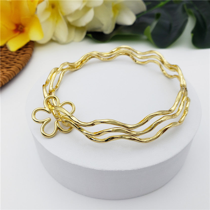 Triple Layers Wavy Bracelet With Different Charm Styles