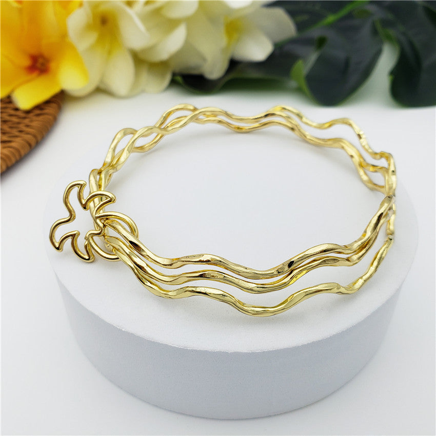 Triple Layers Wavy Bracelet With Different Charm Styles