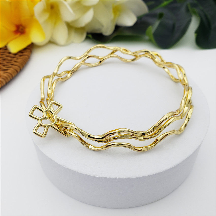 Triple Layers Wavy Bracelet With Different Charm Styles