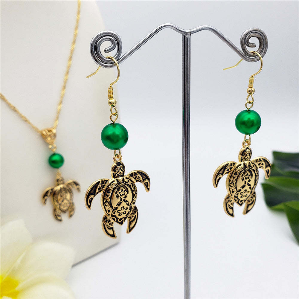 Set Of Hawaiian Carved Sea Turtle Earrings And Necklace Sustained With A Pearl In 2 Different Colors