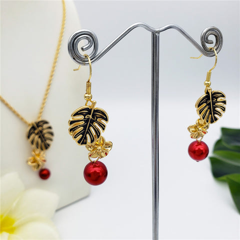 Set Of Hawaiian Monstera Leaf And Plumeria Flower Earrings And Necklace Sustained With A Pearl In 2 Different Colors