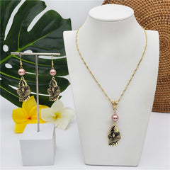 Set Of Hawaiian Carved Hibiscus Flower And Leaves Earrings And Necklace Sustained With A Pearl In Different Colors