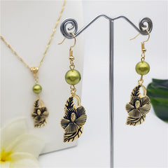 Set Of Hawaiian Carved Hibiscus Flower And Leaves Earrings And Necklace Sustained With A Pearl In Different Colors