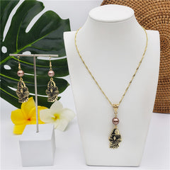 Set Of Hawaiian Carved Hibiscus Flower And Leaves Earrings And Necklace Sustained With A Pearl In Different Colors