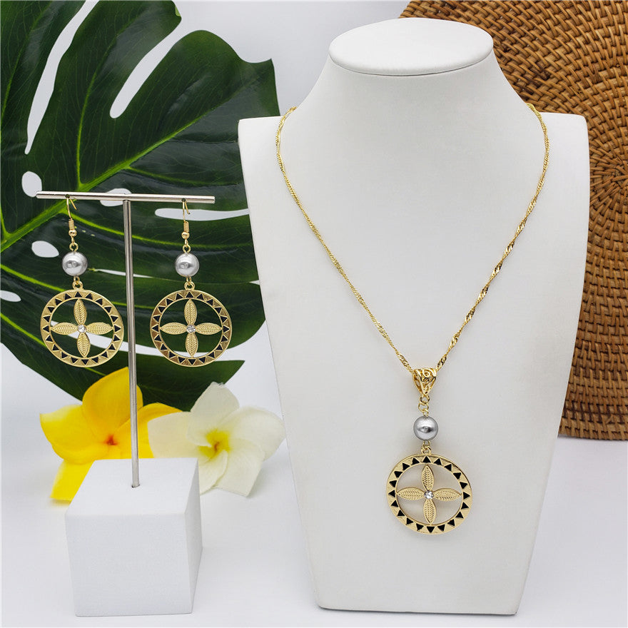 Set Of Flower Wheel With White Zircon Earrings And Necklace Sustained With A Pearl In 2 Different Colors