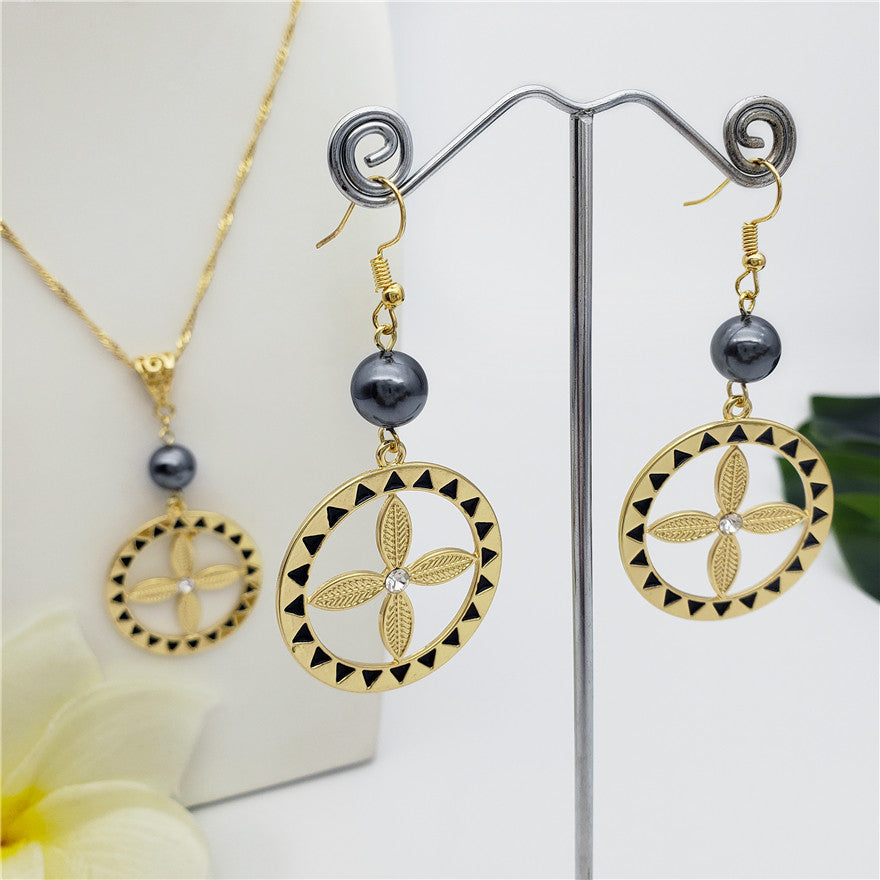 Set Of Flower Wheel With White Zircon Earrings And Necklace Sustained With A Pearl In 2 Different Colors