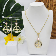 Set Of Flower Wheel With White Zircon Earrings And Necklace Sustained With A Pearl In 2 Different Colors