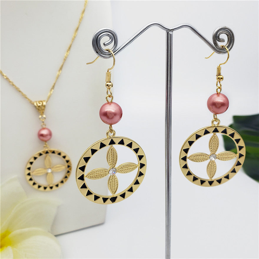 Set Of Flower Wheel With White Zircon Earrings And Necklace Sustained With A Pearl In 2 Different Colors