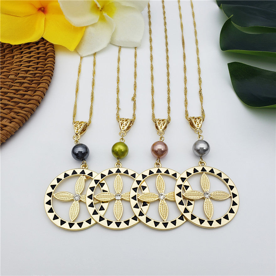 Set Of Flower Wheel With White Zircon Earrings And Necklace Sustained With A Pearl In 2 Different Colors