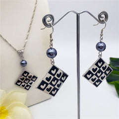 Set Of Heart Cubes Square Earrings And Necklace Sustained With A Petrol Pearl In Silver/Gold