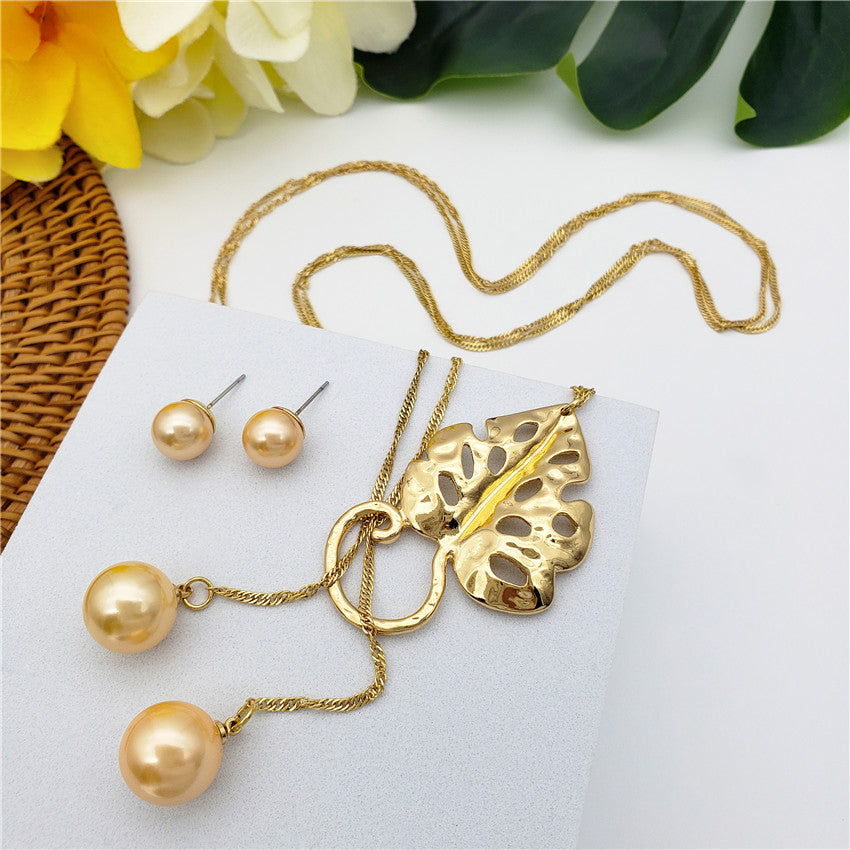 Set Of Light Gold Pearl Stud Earrings And Hawaiian Monstera Leaf Pendant Necklace With Light Gold Pearls