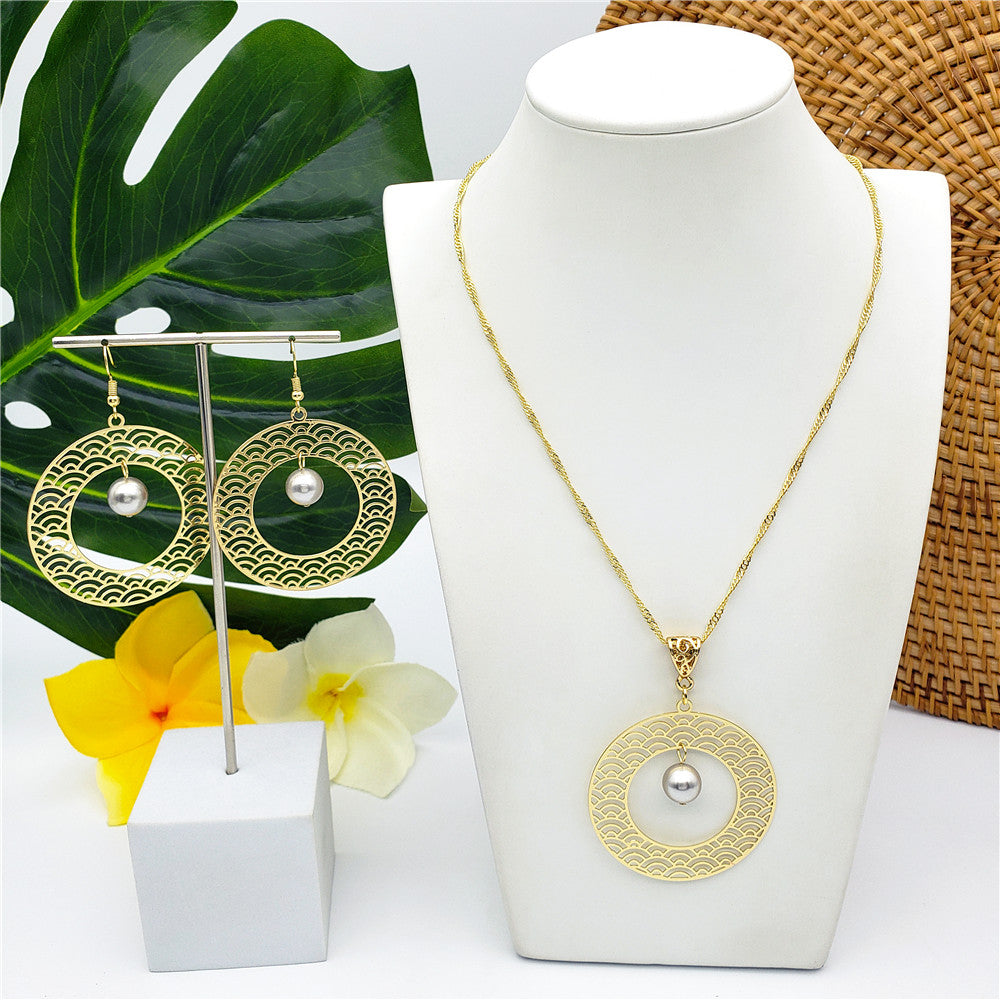 Set Of Carved Double Round Earrings And Necklace Sustained With A Pearl In Different Colors