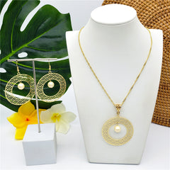 Set Of Carved Double Round Earrings And Necklace Sustained With A Pearl In Different Colors