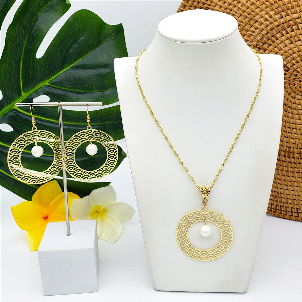 Set Of Carved Double Round Earrings And Necklace Sustained With A Pearl In Different Colors