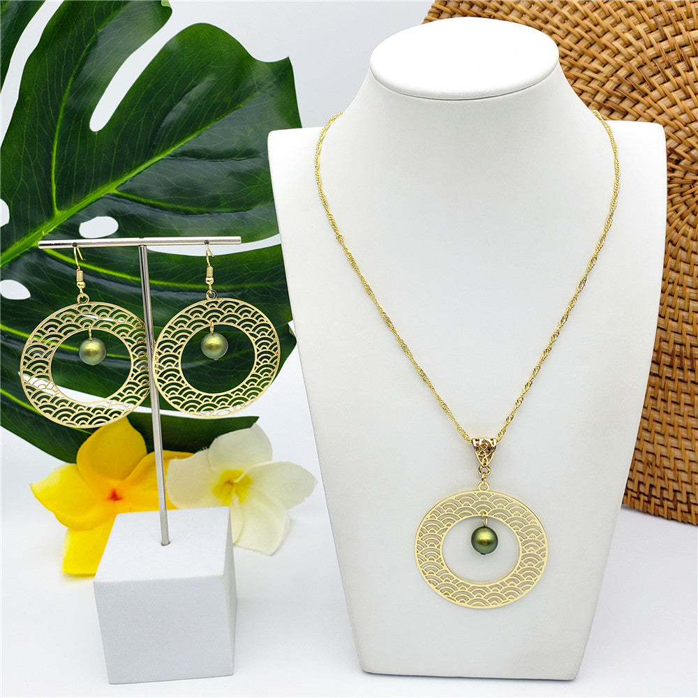 Set Of Carved Double Round Earrings And Necklace Sustained With A Pearl In Different Colors