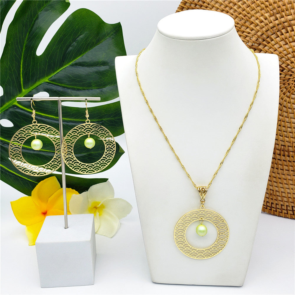 Set Of Carved Double Round Earrings And Necklace Sustained With A Pearl In Different Colors