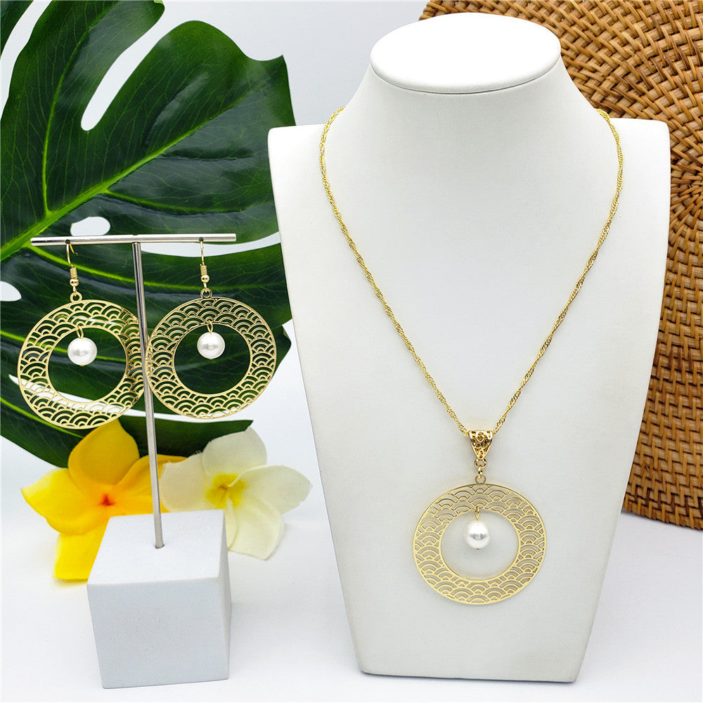 Set Of Carved Double Round Earrings And Necklace Sustained With A Pearl In Different Colors