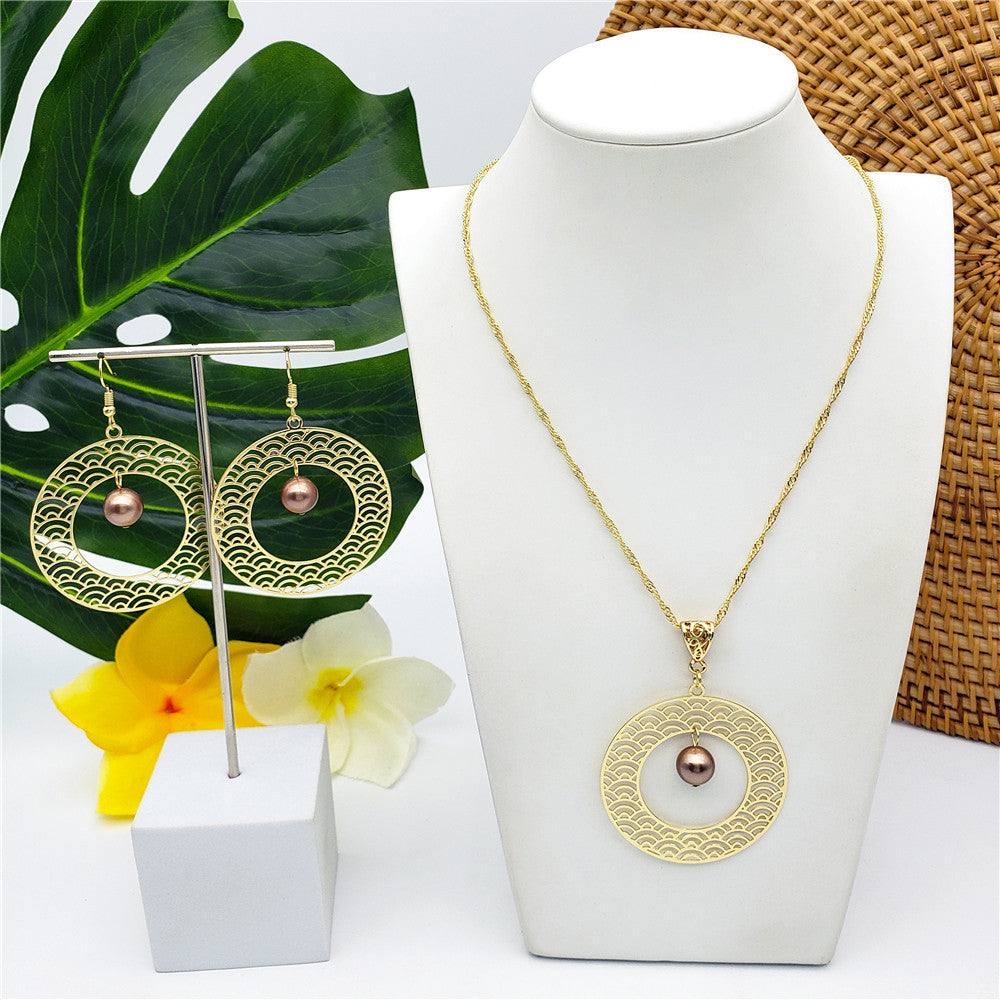 Set Of Carved Double Round Earrings And Necklace Sustained With A Pearl In Different Colors