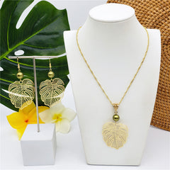 Set Of Hawaiian Monstera Leaf Earrings And Necklace Sustained With A Pearl In Different Colors