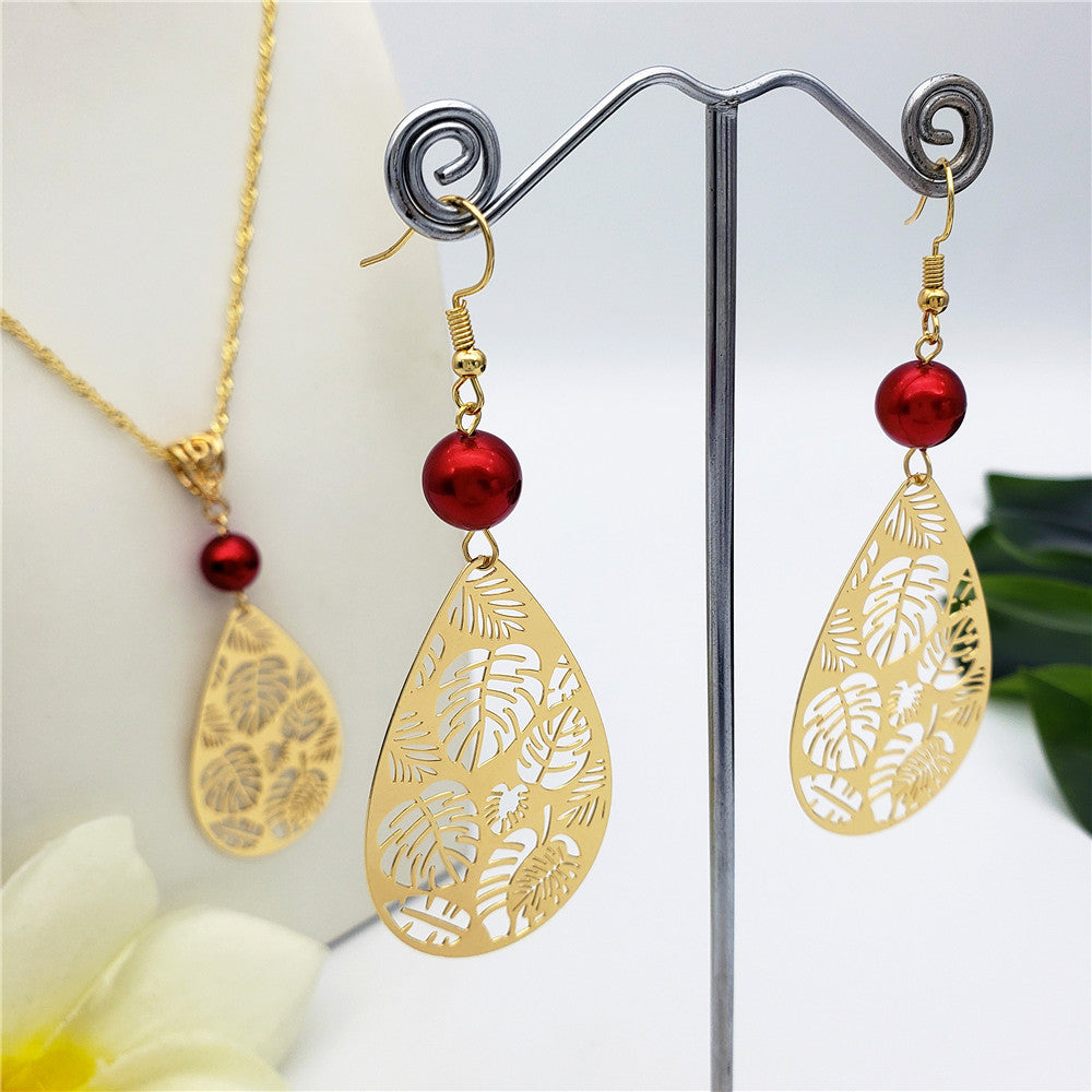 Set Of Teardrop Earrings And Necklace Carved With Hawaiian Leaves And Sustained With A Pearl In Different Colors