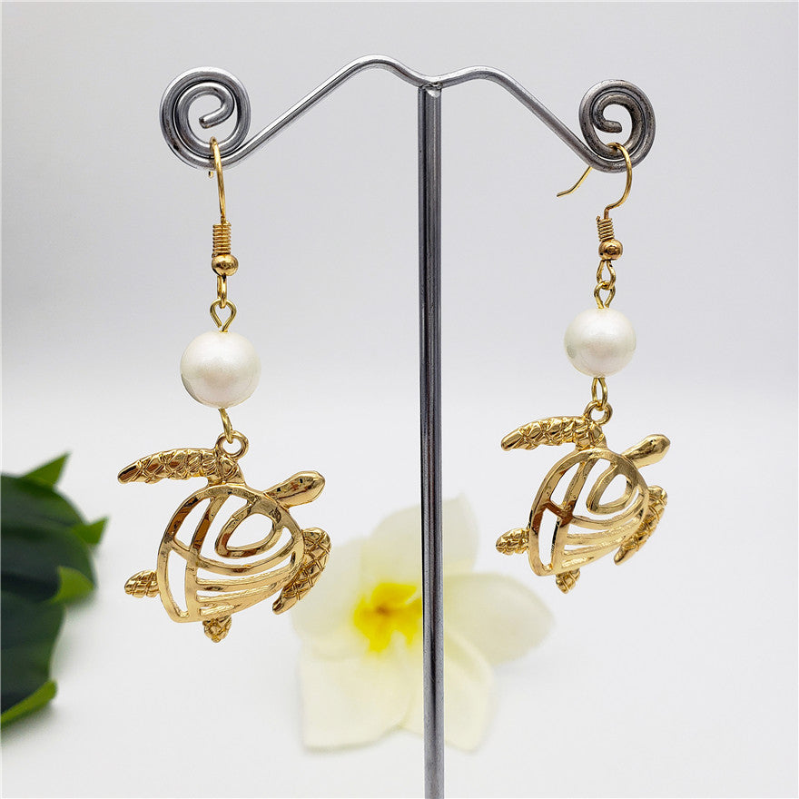 Hawaiian Sea Turtle Earrings Sustained With A Pearl In Different Styles And Colors