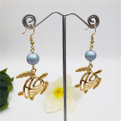 Hawaiian Sea Turtle Earrings Sustained With A Pearl In Different Styles And Colors