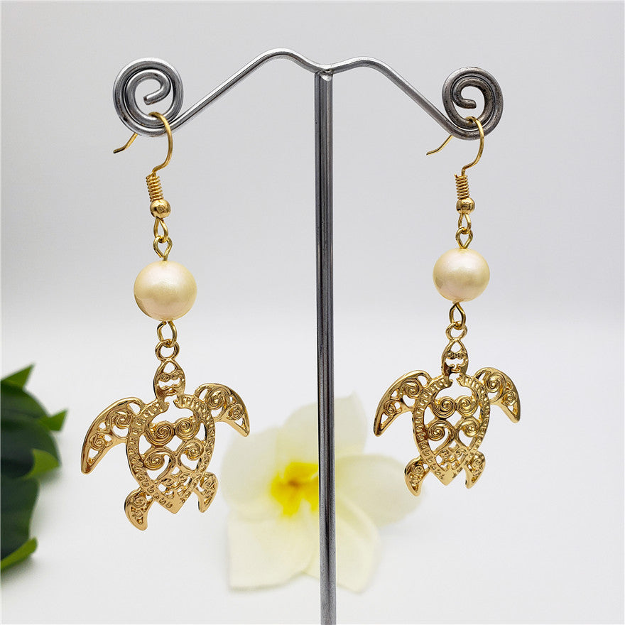 Hawaiian Sea Turtle Earrings Sustained With A Pearl In Different Styles And Colors