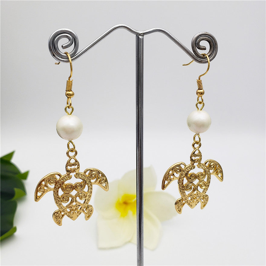 Hawaiian Sea Turtle Earrings Sustained With A Pearl In Different Styles And Colors