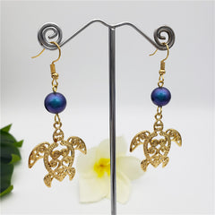 Hawaiian Sea Turtle Earrings Sustained With A Pearl In Different Styles And Colors