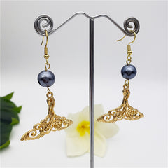 Carved Fish Tail Earrings With A Pearl In Different Colors