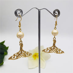 Carved Fish Tail Earrings With A Pearl In Different Colors