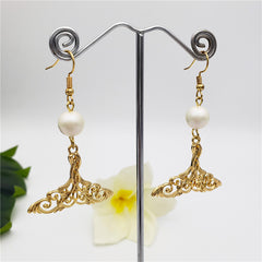 Carved Fish Tail Earrings With A Pearl In Different Colors