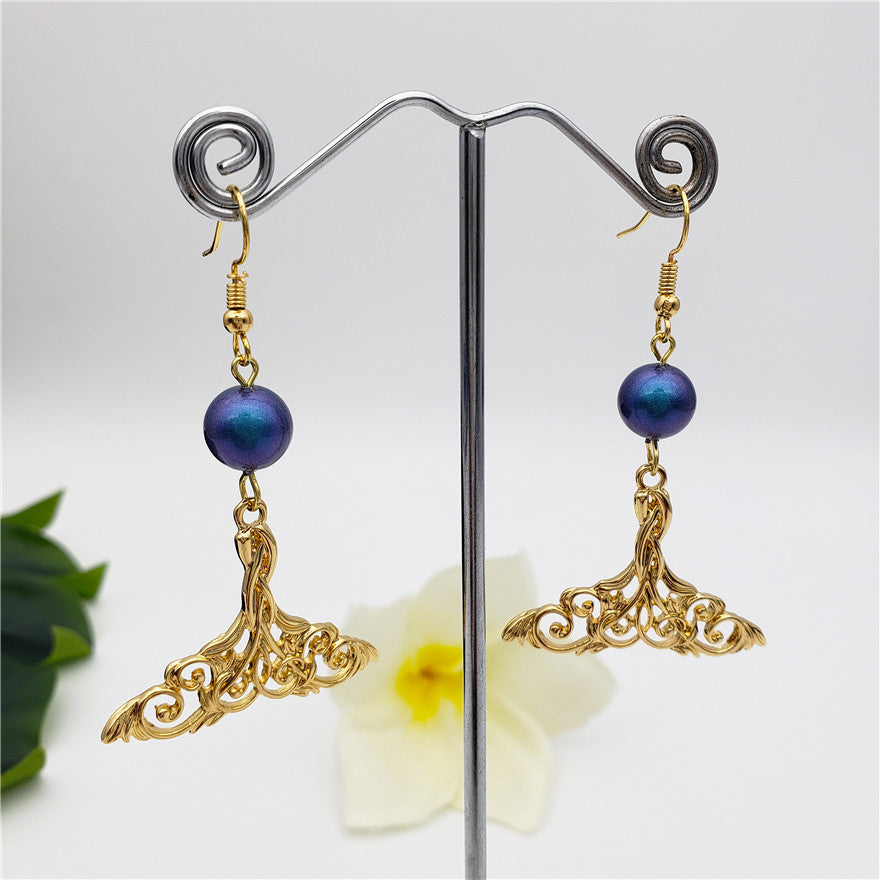 Carved Fish Tail Earrings With A Pearl In Different Colors