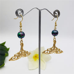 Carved Fish Tail Earrings With A Pearl In Different Colors