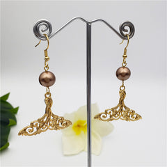 Carved Fish Tail Earrings With A Pearl In Different Colors