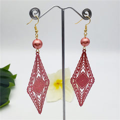 Carved Diamond Shaped Hawaiian Earrings Sustained With A Pearl In Different Colors