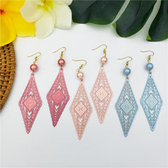 Carved Diamond Shaped Hawaiian Earrings Sustained With A Pearl In Different Colors