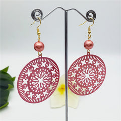 Carved Flower-Fountain Hawaiian Round Earrings Sustained With A Pearl In Different Colors