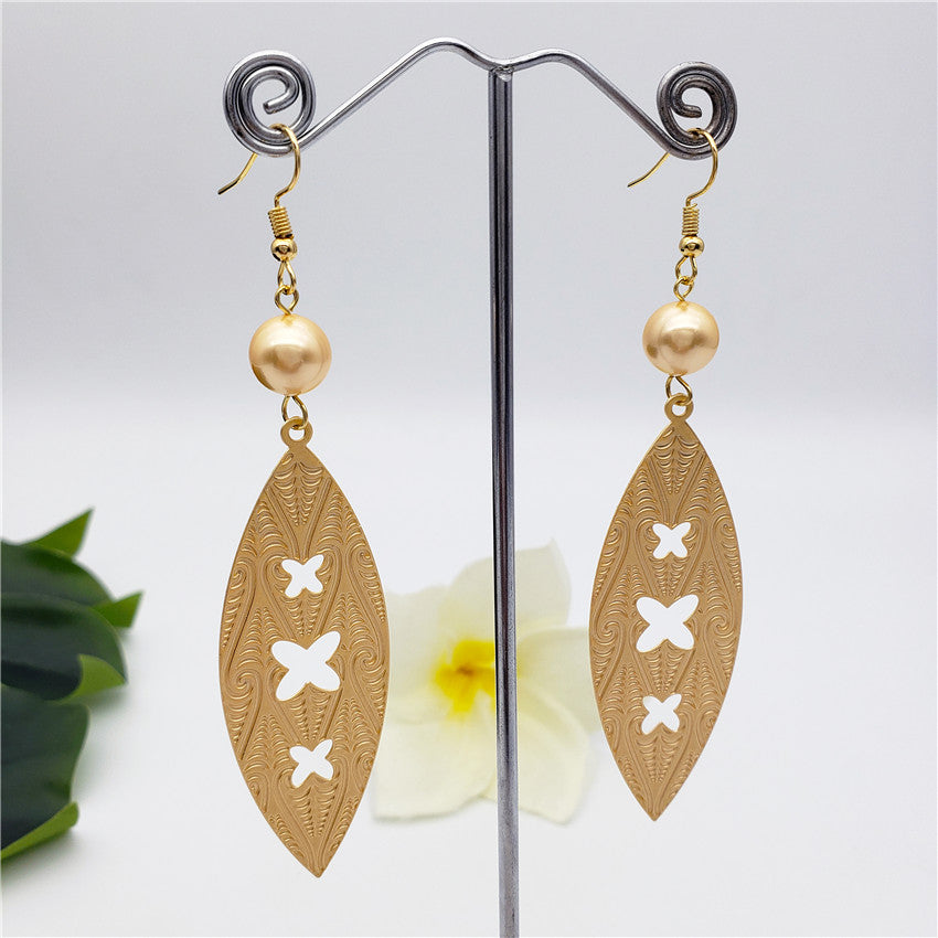 Beach Surfboard Hawaiian Carved Earrings Sustained With A Pearl In Different Colors