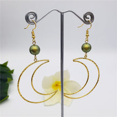 Crescent Moon Earrings Sustained With A Pearl In Different Colors