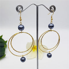 Double Moon Earrings With 2 Pearls In Different Colors