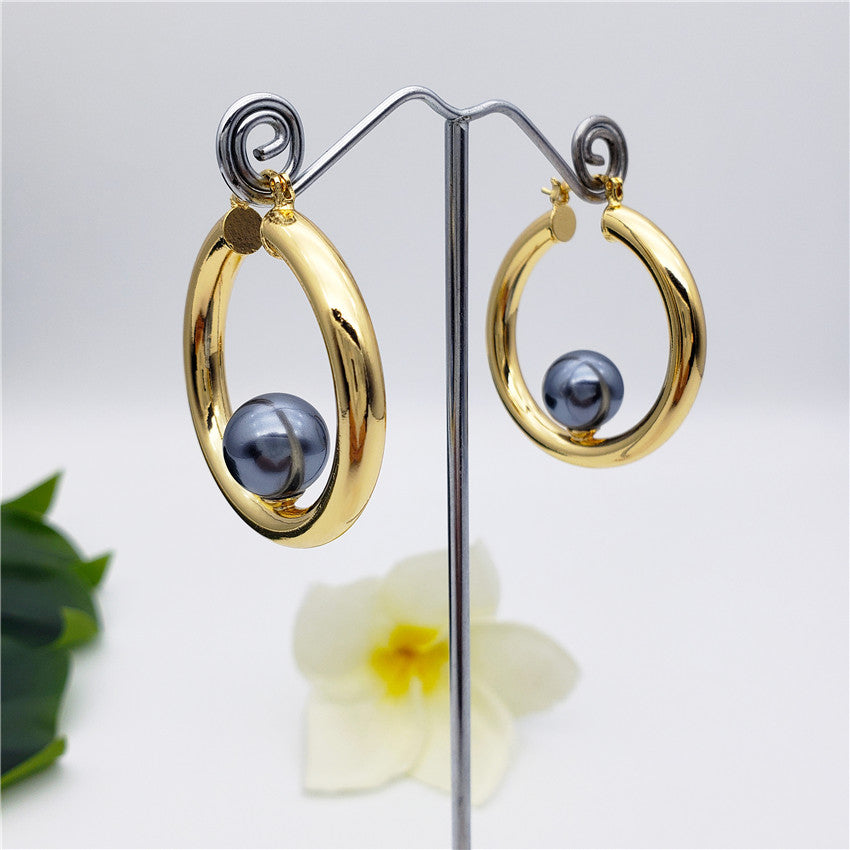 Round Hoop Earrings With Shell Pearl