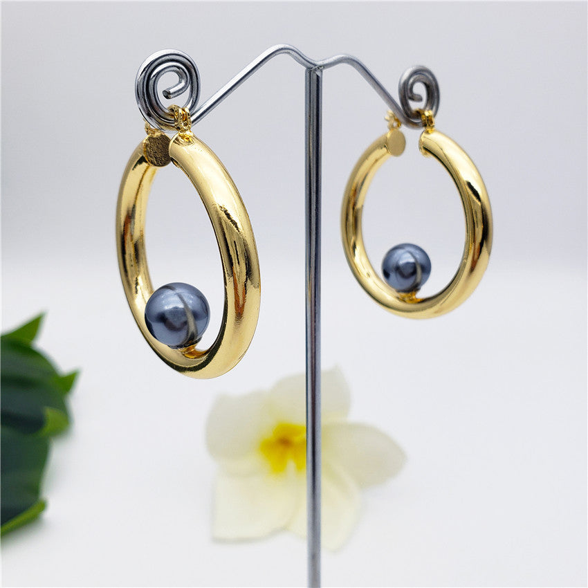 Round Hoop Earrings With Shell Pearl