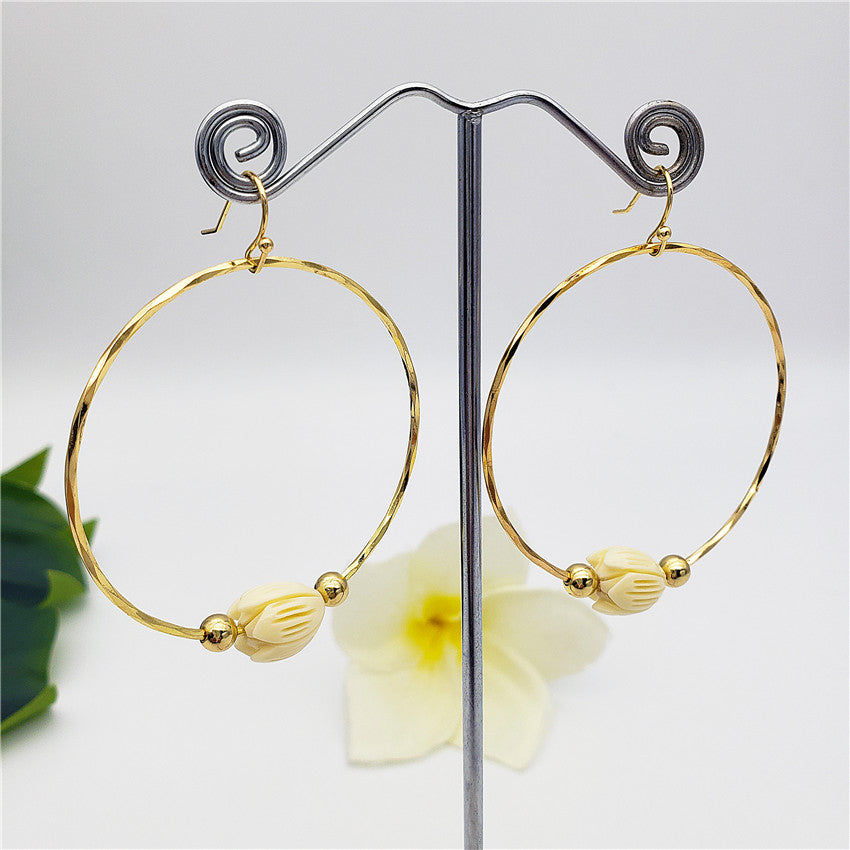 Circular Earrings With An Ivory Color Pikake Flower Bead In Between 2 Gold Beads