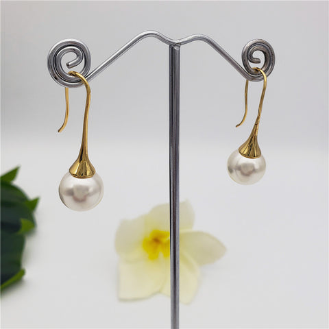 Dangle Earrings With A Pearl In 2 Different Colors