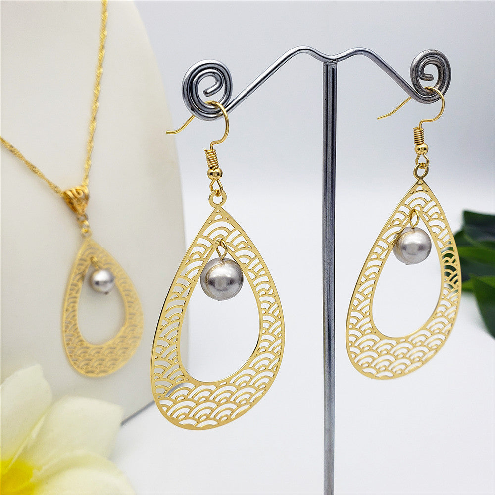 Set Of Carved Waves Double Teardrop Earrings And Necklace Sustained With A Pearl In Different Colors