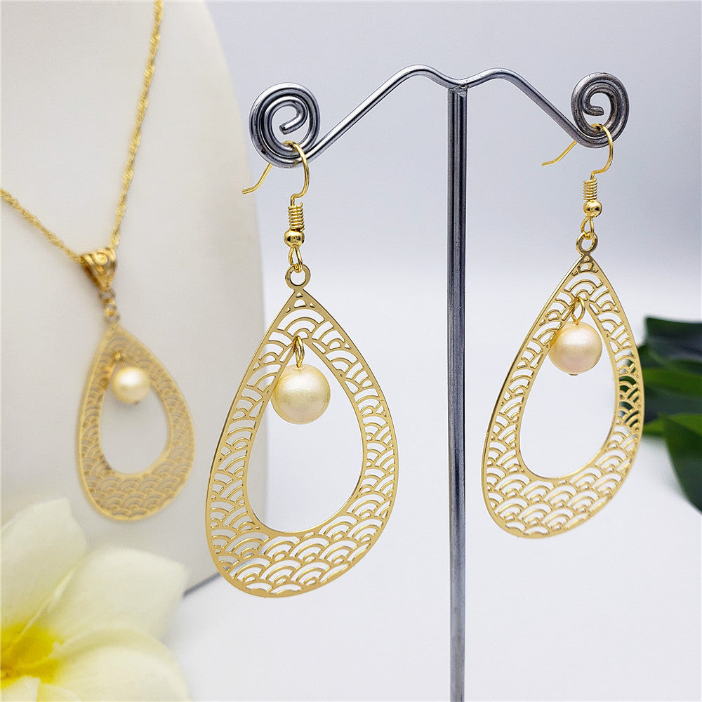 Set Of Carved Waves Double Teardrop Earrings And Necklace Sustained With A Pearl In Different Colors